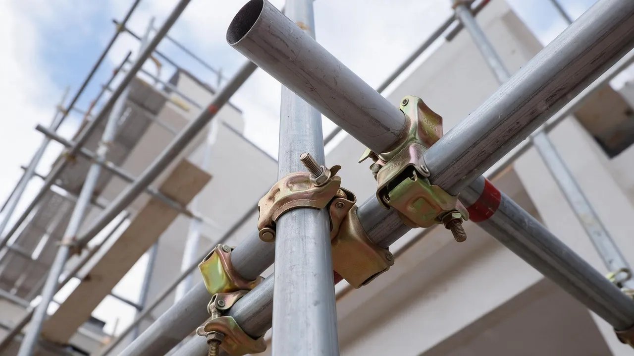 Tube and Clamp scaffolding with right-angle and swivel couplers on steel tubes