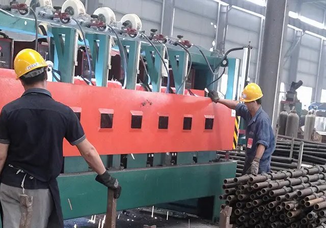 Procesamiento de tubo de acero para verticales de andamio multidireccional