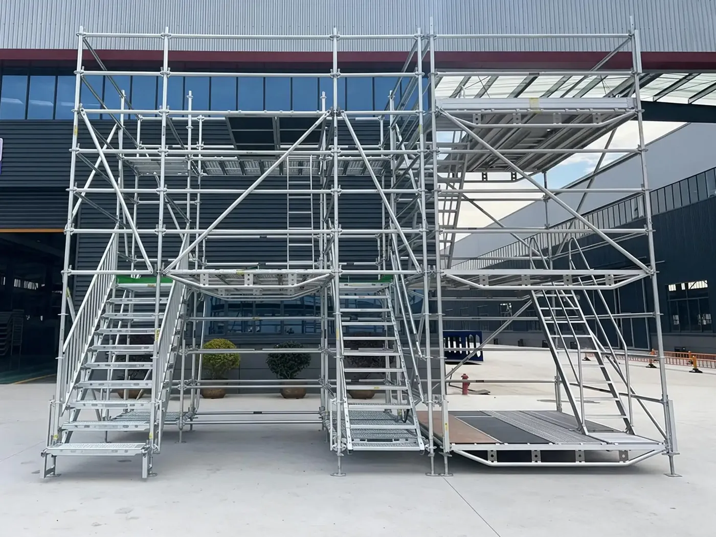 Ringlock scaffolding system tower with stairs and working platforms